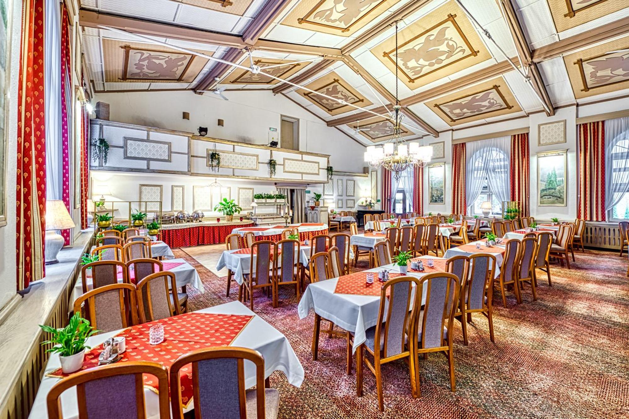 Hotel Pod Jeleniem Сверадув-Здруй Экстерьер фото